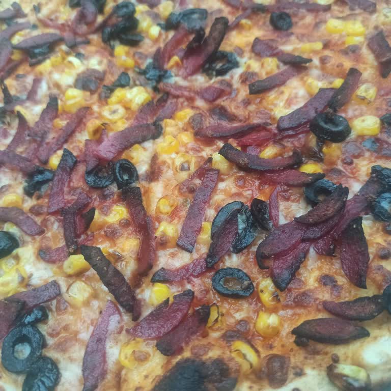 Yanmış Pizzalar Ve İlgisiz Çalışanlar Mağduriyetimi Artırdı