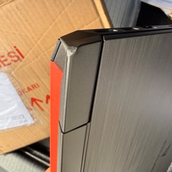 Servisten Kırık Ve Ezik Gelen Laptop Şoku