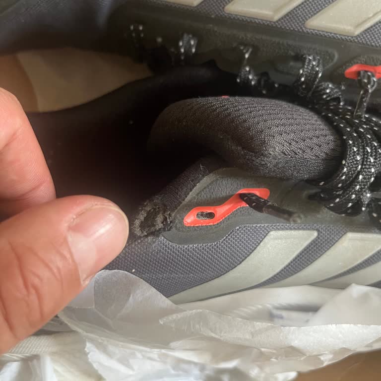 Aldığım Adidas Ayakkabılar Kısa Sürede Yırtıldı İade Kabul Edilmedi