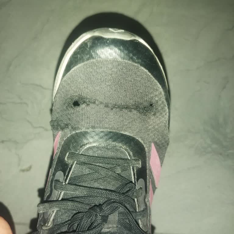 FLO'dan Aldığım Adidas Ayakkabı 4 Ayda Parçalandı, Sorumluluk Kabul Edilmiyor