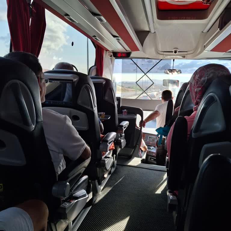 Muavin Ve Şoför Davranışları Yolculuğu Kabusa Çevirdi