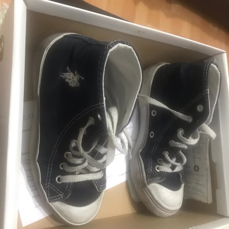 Aldığım Ayakkabı 1 Haftada Koku Yaptı, FLO Sorumluluk Almıyor