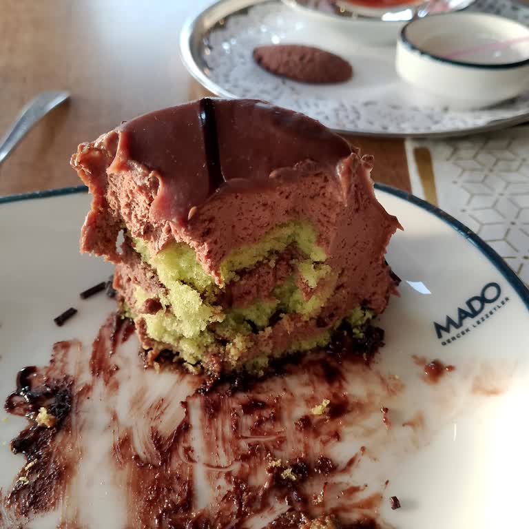 Fıstıklı Pasta Hayal Kırıklığı: Fıstık Yok, Fiyat Var!