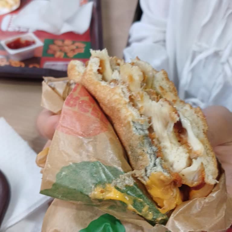 Burger King Küflü Ekmek Ve Hijyen Eksikliği Sağlığımızı Tehdit Ediyor