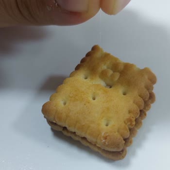 Ülker İkram Bisküvi Paketinde Yabancı Cisim Çıkması Ve Gıda Güvenliği Endişesi