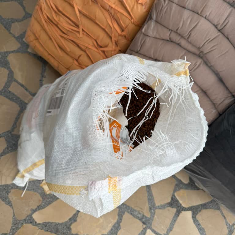 Hasarlı Kedi Maması Teslimatı Ve İade Sürecinde Yaşanan Mağduriyet