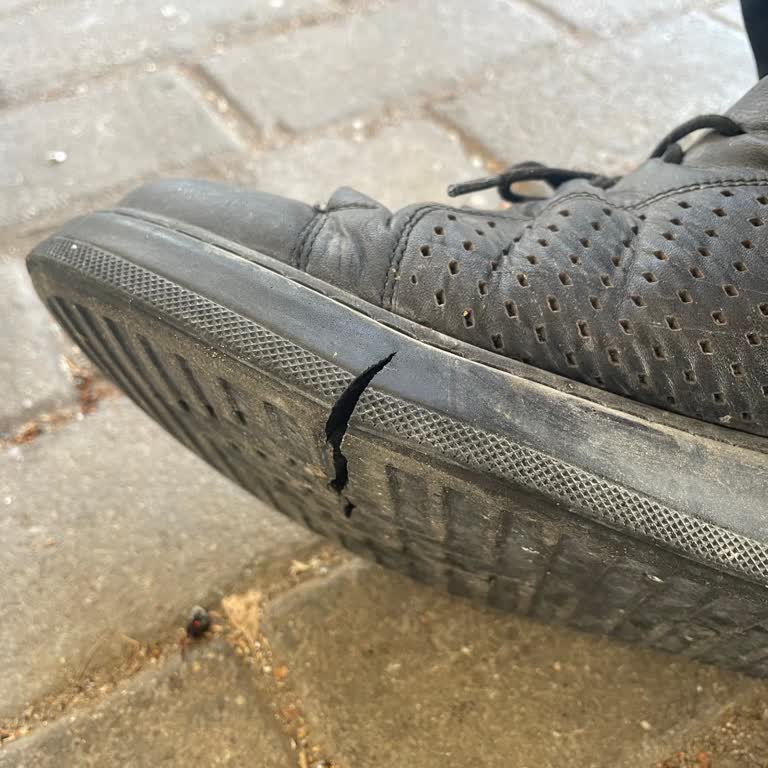 Kısa Sürede Yırtılan Ayakkabı İçin Üretim Hatası Kabul Edilmedi