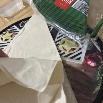 Aldığım Üçgen Yufkalar Birbirine Yapışık Ve Bayat Çıktı