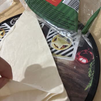 Aldığım Üçgen Yufkalar Birbirine Yapışık Ve Bayat Çıktı