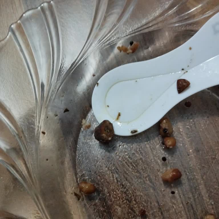 Ekşi Mix Salata İçinden Sert Yabancı Madde Çıktı, Mağduriyet Yaşadım