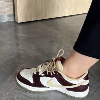 Makinede Yıkanan Nike Ayakkabının Logosunda Renk Değişimi Ve Hayal Kırıklığı