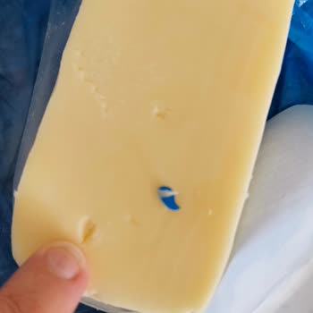 Tost Peynirinden Eldiven Parçası Çıktı, Firmaya Ulaşamıyorum