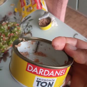 Dardanel Ton Balığı Kutusunda Şüpheli Siyah Leke