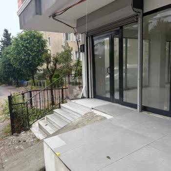 Türk Telekom Dükkanımın Önündeki Sarkan İnternet Kabloları Tehlike Oluşturuyor!