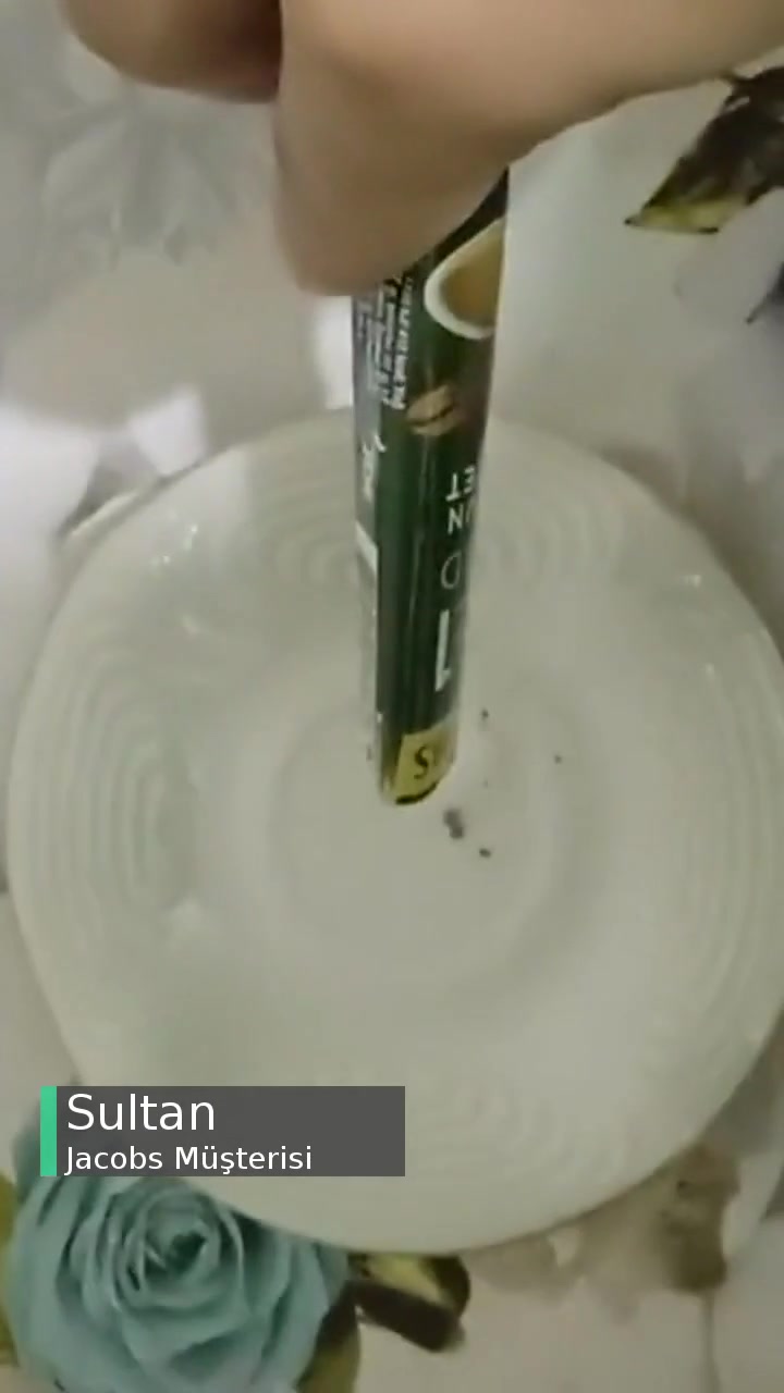 Jacobs Aldığım Üçü Bir Arada İçinde Kahve Yok! videonun kapak resmi
