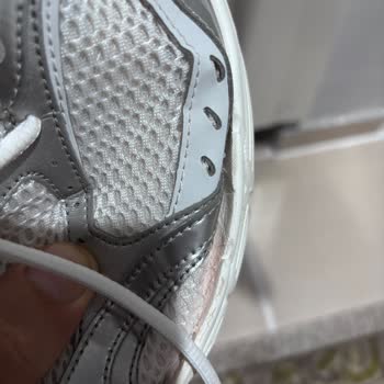 Yeni Alınan Ayakkabı 2-3 Kullanımda Açıldı