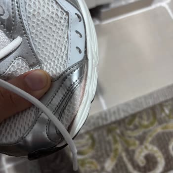 Yeni Alınan Ayakkabı 2-3 Kullanımda Açıldı