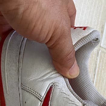 Nike Air Force Ayakkabı Dikiş Ve Yamukluk Sorunu Sonrası Mağaza İlgisizliği