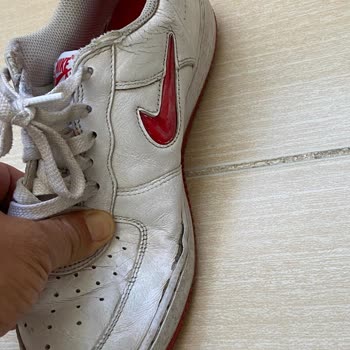 Nike Air Force Ayakkabı Dikiş Ve Yamukluk Sorunu Sonrası Mağaza İlgisizliği