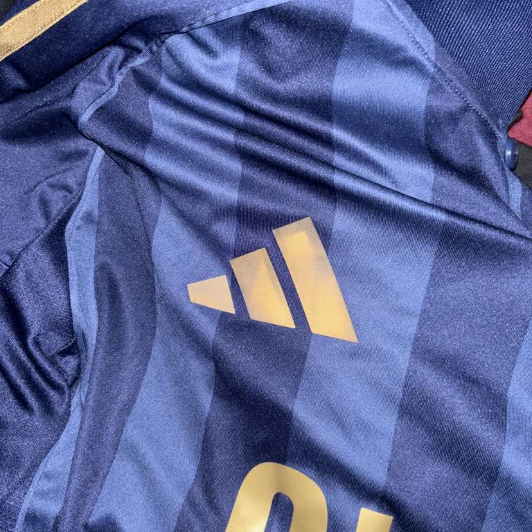 Yeni Sezon Formada Adidas Ambleminde Kararma Sorunu