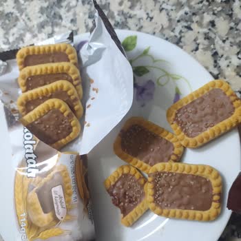 Aldığım Bisküvi Ve Çikolatalardan Kurt Çıktı, Ürünler Bozuk Çıktı