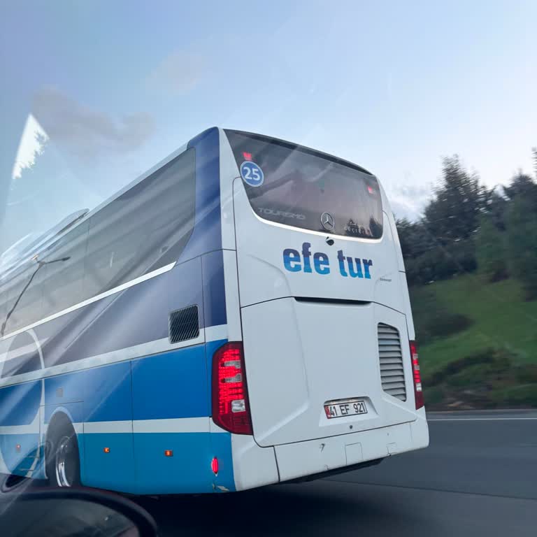 Ani Şerit Değiştiren Otobüs Ölümle Burun Buruna Getirdi