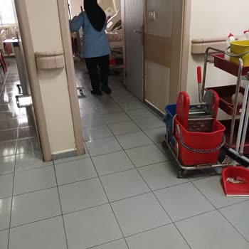 Nöroloji Bölümünde Temizlik Yetersiz Ve Personel İlgisiz