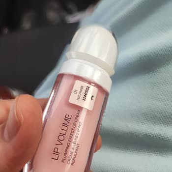 Aldığım Dudak Parlatıcısı İkinci Kez Akıntı Yaptı