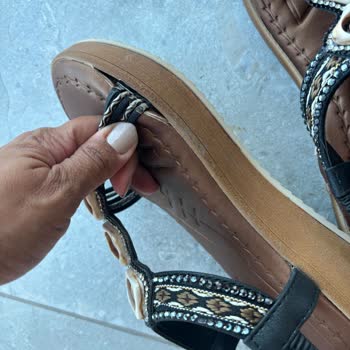 Yeni Alınan Sandalet Kısa Sürede Bozuldu, Firmadan Dönüş Yok