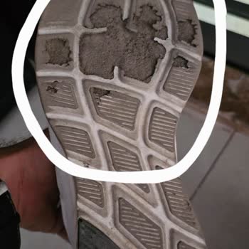 Skechers Satın Alınan Spor Ayakkabının Tabanında Beklenmedik Deformasyon Ve Olumsuz Yanıt