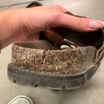 Stradivarius'tan Alınan Deri Terliğin 1 Ayda Parçalanması Ve İade Reddi