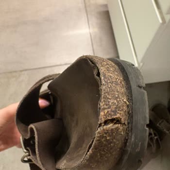 Stradivarius'tan Alınan Deri Terliğin 1 Ayda Parçalanması Ve İade Reddi