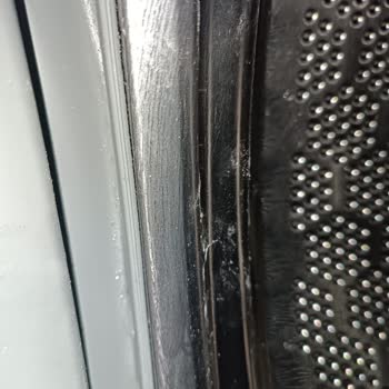 Electrolux Çamaşır Makinesi Kapağındaki Lastik Sürekli Yıpranıyor Ve Koku Yapıyor
