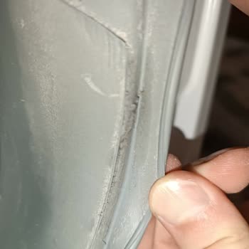 Electrolux Çamaşır Makinesi Kapağındaki Lastik Sürekli Yıpranıyor Ve Koku Yapıyor