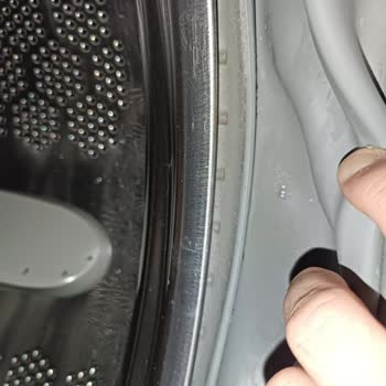 Electrolux Çamaşır Makinesi Kapağındaki Lastik Sürekli Yıpranıyor Ve Koku Yapıyor