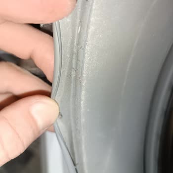 Electrolux Çamaşır Makinesi Kapağındaki Lastik Sürekli Yıpranıyor Ve Koku Yapıyor