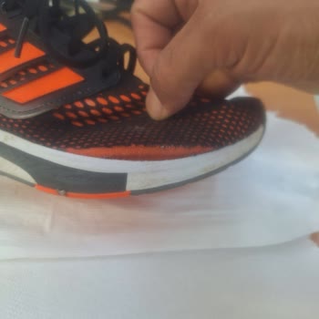 Adidas Ayakkabım Kapalı Sahada Açıldı Kullanıcı Hatası Dendi