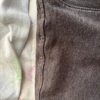 Yüksek Fiyatlı Lacoste Tişörtlerde Renk Solması Hayal Kırıklığı Yarattı