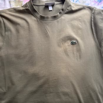 Yüksek Fiyatlı Lacoste Tişörtlerde Renk Solması Hayal Kırıklığı Yarattı
