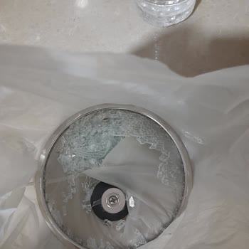 Cam Kapak Patladı, Satıcı İlgilenmiyor!