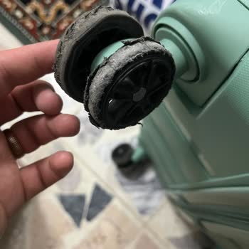 Altı Günlük Valizin Tekerlekleri Tatilde Parçalandı Mağduriyetim Giderilmiyor