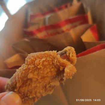 Popeyes'tan Aldığım Tavukta Tüy Çıkması Ve Hayal Kırıklığı