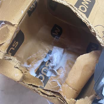 Siparişimdeki Saç Bakım Maskesi Kutuya Dökülmüş Halde Geldi Müşteri Hizmetleri Yardımcı Olmadı
