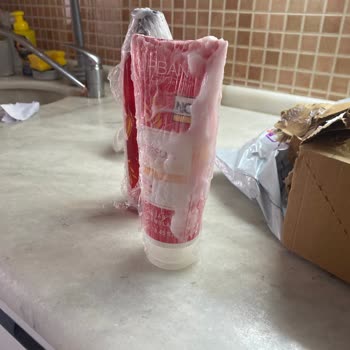 Siparişimdeki Saç Bakım Maskesi Kutuya Dökülmüş Halde Geldi Müşteri Hizmetleri Yardımcı Olmadı