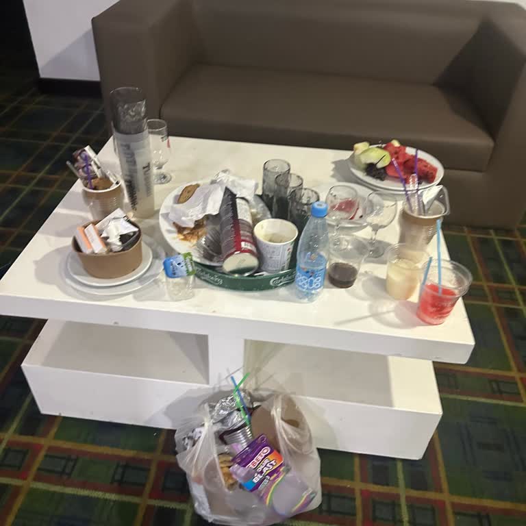 Belek Tatilinde Tekrarlayan Yemekler Ve İlgisiz Hizmet Hayal Kırıklığı Yarattı