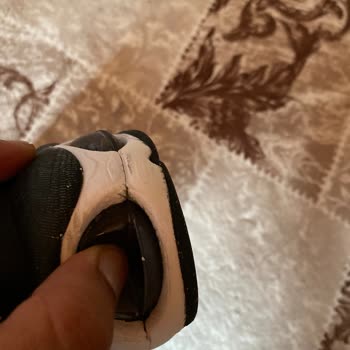 Ayakkabımın Tabanı Kısa Sürede Yırtıldı Mağaza İlgisiz Kaldı