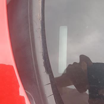 BMW Ön Cam Fitili Yıpranıyor, Ücretsiz Değişim Talep Ediyorum