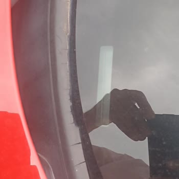 BMW Ön Cam Fitili Yıpranıyor, Ücretsiz Değişim Talep Ediyorum