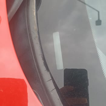 BMW Ön Cam Fitili Yıpranıyor, Ücretsiz Değişim Talep Ediyorum