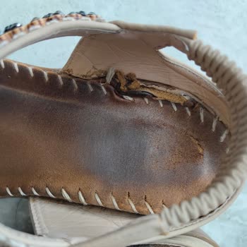 Satın Aldığım Sandaletin Topuğu Kısa Sürede Aşındı Ve Konforum Bozuldu